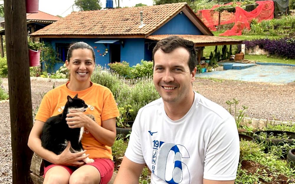 Saulo e Erenilda Carvalho moram em uma chácara no bairro